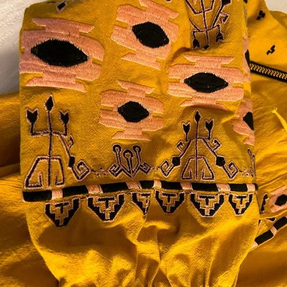 New Condition Oaxaca embroidered blouse - Picture 3 of 4